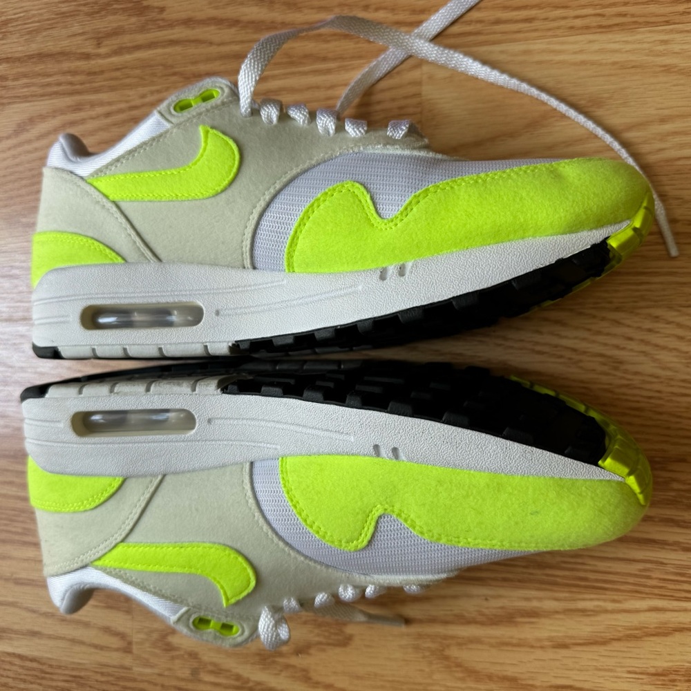 Nike Kids White Sneakers with Neon Green Trim - Picture 2 of 3